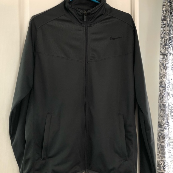 NIKE Lightweight full zippered jacket - Picture 2 of 3